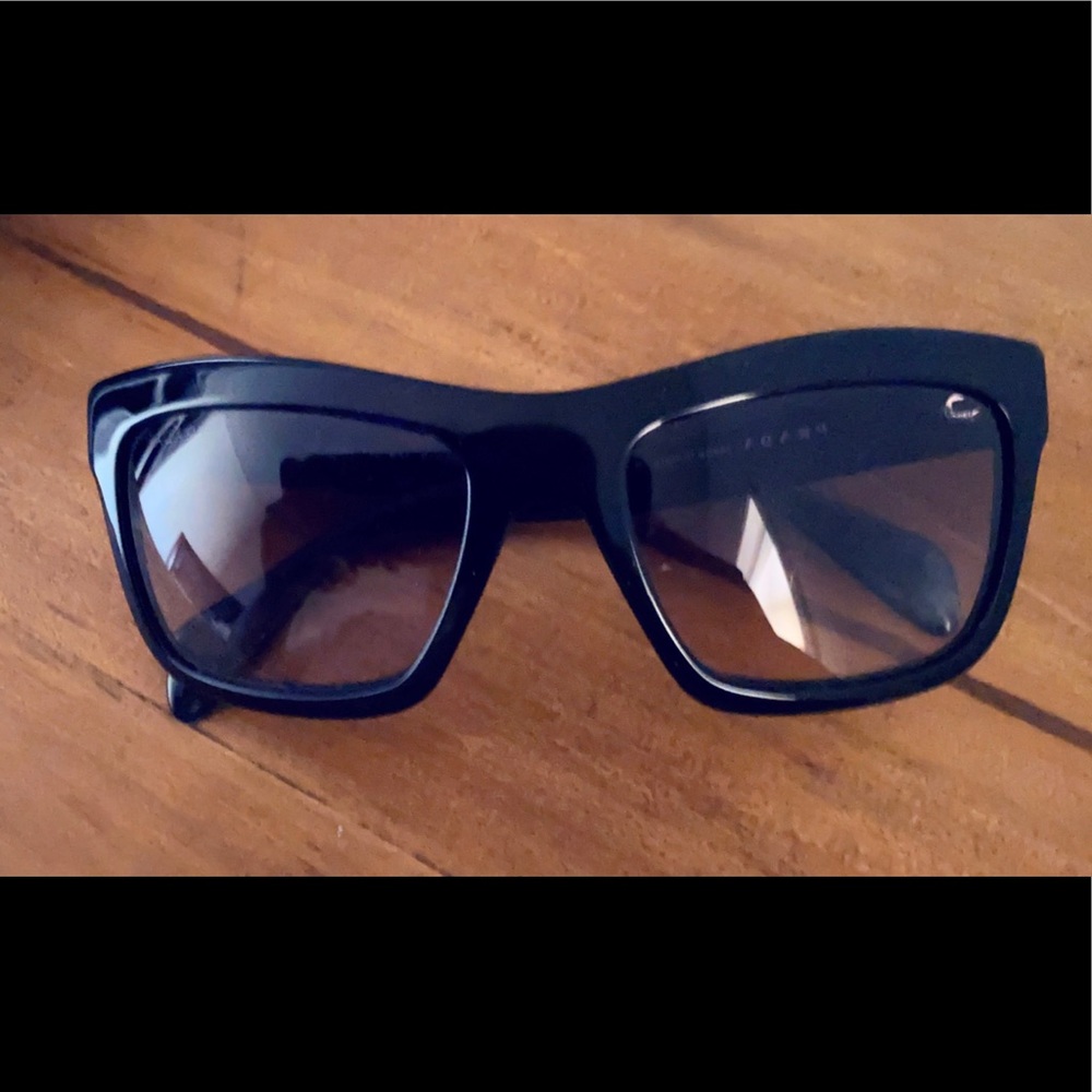Women’s Prada sunglasses gently used no scratches